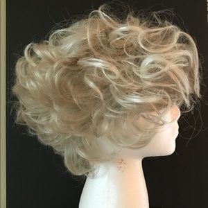 Styling wig synthetic blonde, w4